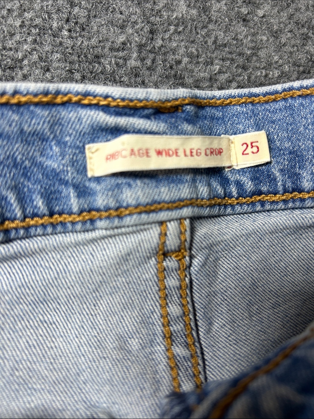 Levi's Ribcage Wide Leg Crop Light Blue Wide-Leg Jeans Women’s 25W x 26L - Picture 2 of 14